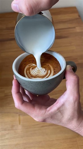 Mocha tulip with chocolate powder #latteart