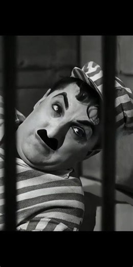 Charlie Chaplin Funny Jail Comedy #funny #charliechaplincomedy #charliechaplin #silentcomedy
