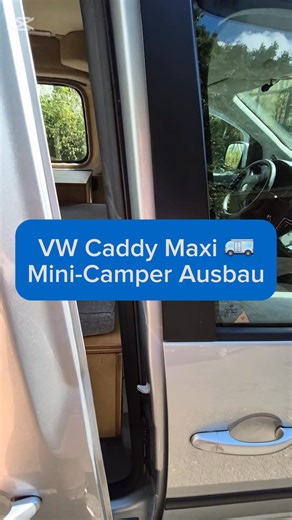 VW Caddy Maxi als Mini-Camper 🚐 Hinweis: WC und Kühlbox sind hier nur eine mögliche Option – kein Muss. Kompakter Ausbau mit Platz für Kühlbox, WC an Bord und viel Stauraum. More information: www.wood-camper.com⁠ #vwcaddy #caddymaxi #minicamper #camperausbau #vanlifegermany #microcamper #campingdeutschland #vanconversion | Wood Camper