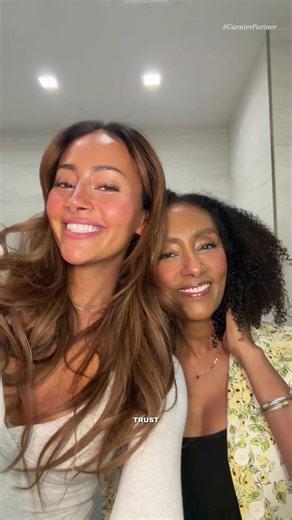 #GarnierPartner Mom… we needed to talk about those roots 😭 touching up my mom’s curls with Garnier Color Sensation Root Retouch 😍💖 SO easy to apply, and covers grays in just 10 minutes @GARNIER #garnierhaircolor #ColorRetouch #haircare #hairhack