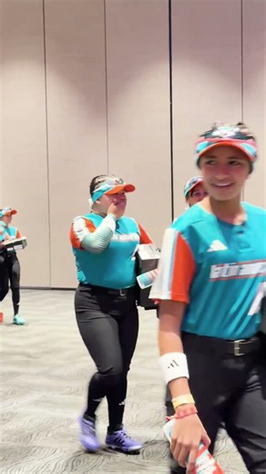 These reactions! #LLWS #teamrawlings #softball