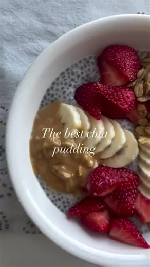 Chia pudding done right 🤍 This simple, high-fibre breakfast is one of those recipes you come back to again and again. It’s ideal for prepping the night before and works beautifully as a lighter option on warmer mornings too. Created by @rainbow_bowlss, who topped her chia pudding with our Hungry Squirrel Crunchy Positively Peanut 🥜 – a perfect match for creamy textures and natural sweetness. Chia pudding base: 🥄 3 tbsp chia seeds 🥄 2 tbsp yogurt 🥄 ¾ cup milk (she used @drykdk pea milk) 🥄 M