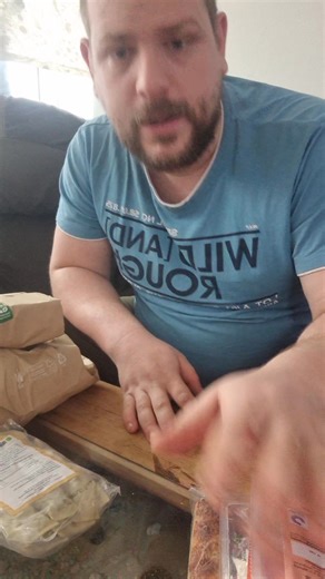 https://www.hellofresh.de/freebox/MzY0ODExOTMwLTAtNC0yLURF Moin ihr Lieben 🤍 wie versprochen – und weil sich einige von euch das gewünscht haben – kommt hier das Unboxing-Video zur HelloFresh-Box 📦✨ Ich habe ja gestern bereits ein Video dazu gemacht, wie ihr euch selbst eine Box bestellen und eure erste Lieferung gratis erhalten könnt – schaut da also super gerne nochmal rein, falls ihr es noch nicht gesehen habt. Ihr findet es ganz einfach auf meinem Profil 😊 Viel mehr gibt’s heute tatsächli