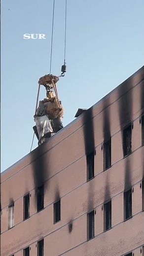 Avanzan los trabajos para demoler el Ibis: sacan camas y mobiliario del interior del hotel