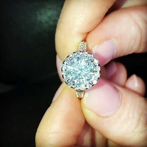 Tag a friend who would love our 3.58 Carat Halo Engagement Ring 💕 #superjeweler #diamonds #engagementring • • Shop ring here --> https://goo.gl/BzTQig | SuperJeweler