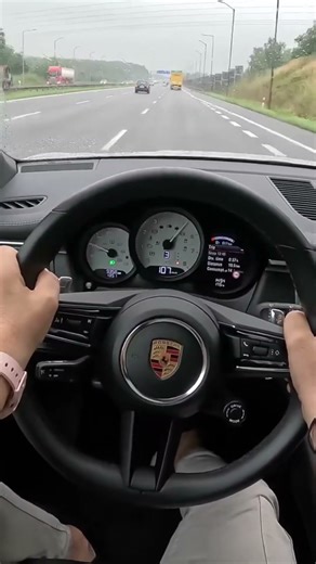 Porsche Macan 2.0 265 HP Acceleration Test