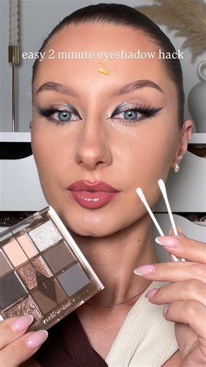 easy plaster eyeshadow hack for beginners🩹✨ cr: @Vika_bodro💄 #makeup #eyeshadow #makeuphacks #makeuptransformation #eyeshadowlook @Makeup By Mario @Charlotte Tilbury @YSL Beauty
