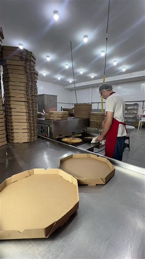 2 pizzas por minuto: como é o delivery de pizza rápido no Brasil