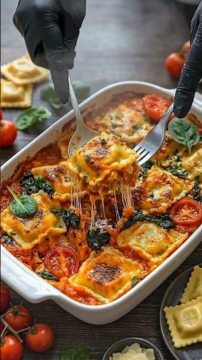 Tomato Spinach Ravioli Bake #recipe #food #healthyeating #cooking #easyrecipe #mediterranean
