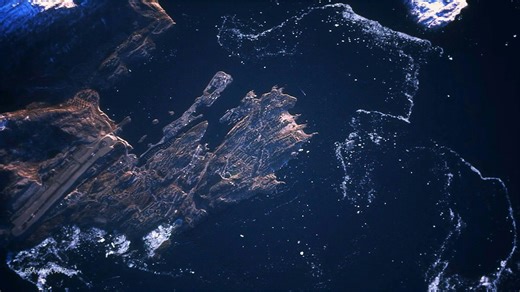 CARTE ANIMEE : vue aérienne de Nuuk, capitale du Groenland