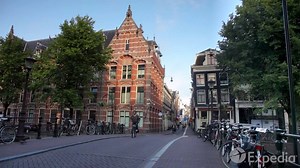 [City Guide] Amsterdam is the largest city in The Netherlands, 165 canals and over 1,000 bridges! The fun-loving Dutch welcome 3.5 million tourists a year, making Amsterdam one of the top destinations in Europe. Here's the City Guide for your next visit! | Expedia