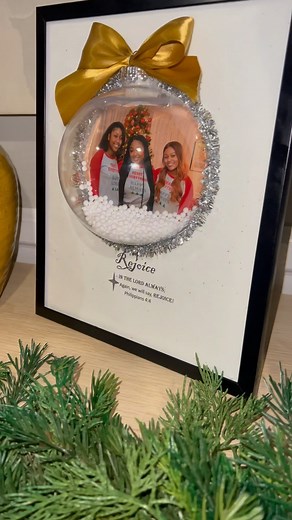 🎄DIY Christmas snow globe frame. This is one of my favorite Christmas pictures of my 3 daughters. So I wanted to display it in a special way. This would make a great gift idea or to decorate your home for the holidays. Follow @k.mooredecor for more home and holiday decor inspiration 💫🎄 : : : : : : : : : : #holidaydecor #diychristmas #christmasdecor #christmasframe #christmascrafts #holidaydecorideas #imadethis #christmasornaments #giftideas #giftidea | K Moore Decor