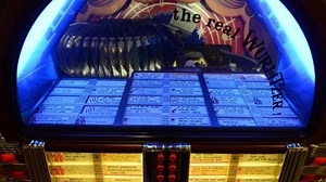 Was hast du gedrückt? Vor 130 Jahren wurde die Musikbox erfunden