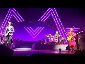 Matthieu CHEDID -M- " Qui de Nous Deux " - Zénith ROUEN / 05.04.2023