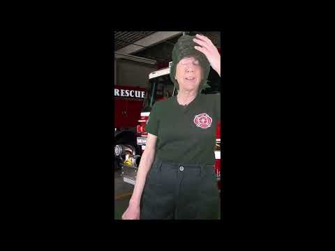 The M&M Lady Vs The Firefighter. #911dispatcher #firefighter #1986 #paybackstory #funshorts
