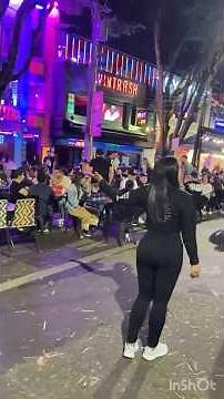 Evening walk - Provenza, El Poblado district of Medellín, Colombia 🇨🇴🚶‍♂️🚶‍♀️