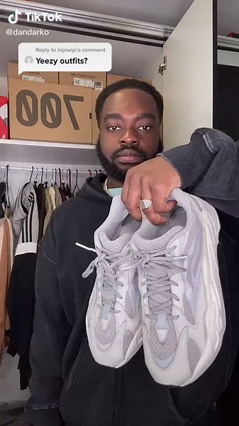 Reply to @hipiwipi styling the Yeezy 700 Grey Static #yeezy #kanyewest #outfitinspiration #fyp