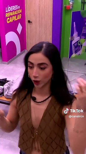 ¡Beba se arrepiente! 🫣 Luego de los besos que se dio con Alexa en La casa de los famosos Colombia recordó a su esposo y su suegra 🙈¿Qué tal el consejo de Valentino?☺️ #lacasadelosfamososcol3