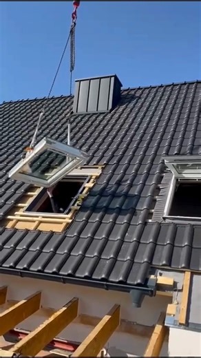 Hier seht ihr Original-Aufnahmen von uns, wie wir den langersehnten Feierabend in Empfang nehmen. 🤝 📷© Instagram: @christophkirchesch | VELUX Pro