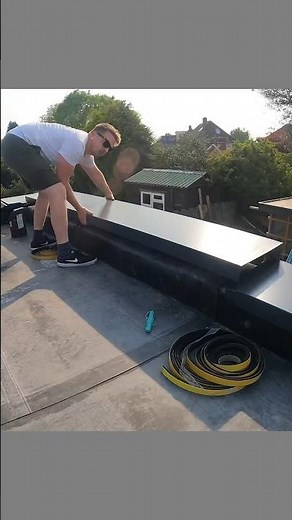 Installing aluminium capping 👌 #aluminium #parapetwalldesign #construction #extension #flatroofing