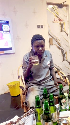 Chaba experiences a day in the city #hadzabetribe #chaba