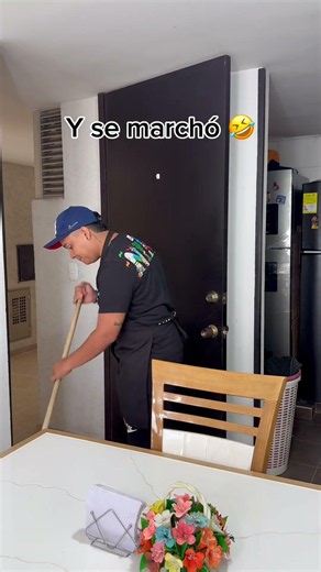 y se marcho #humor #comedia