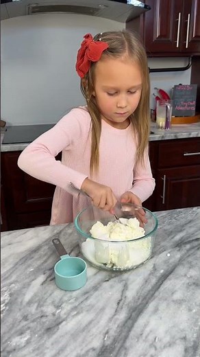 My Favorite Crepe Filling. I think you will love. #tinychef #crepes #breakfastideas #kidsvideo #yum