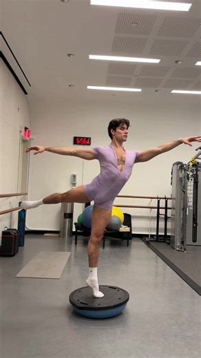 You wouldn’t last a day in my shoes…or my socks 🩰✌🏼💪🏼 inspired by @avasautter #ballet #opera #culture #furlandancewear #nyc
