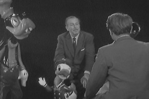Walt Disney was the first voice of Mickey Mouse 华特·迪士尼是第一个为米老鼠配音的人