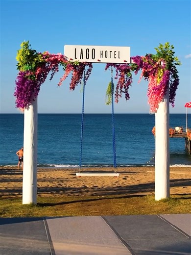 🔥Turcija 2026🇹🇷Klientu favorīts🔝💥 ⛱️LAGO HOTEL 5*🌴🌊☀️👒, Ultra All Inclusive 🍹🍒 ✈️11.04.2026 uz 7 naktīm💪 Cena 2 personām 1670 EUR Cena 2 1bērns 2010 EUR Viesnīca atrodas starp jūru un gleznaino Titreyengol ezeru Sidē. Netālu atrodas šādas apskates vietas: Manavgatas ūdenskritums, senā Sides pilsēta, amfiteātris, muzejs. Viesnīca piedāvā 350 metrus garu zeltaini dzeltenu privāto pludmali, SPA, saunu, tvaika pirti, daudzus bārus un a la carte restorānus, uzkodas - restorānu, konditoreja
