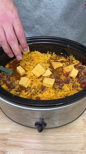 Crockpot Cowboy Mac n' Cheese! 🤤 🎬 This video was produced by Network Media and Sean Alexander | Flavor Blender