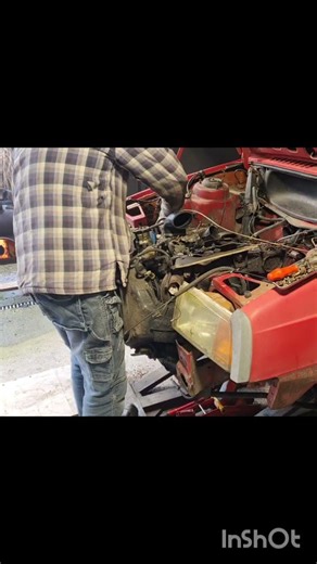 remove the engine of a Citroën Visa #citroen #citroenvisa #oldtimer #automobile #2cv