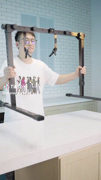 The ST200 overhead stand is perfect for streaming setups, cooking videos, drawing, unboxings, DIY tutorials, frame animation and more! #neewer #desksetups #diy #livestream #video #photography #overhead #quickrelease #dreamdesksetup #videography #contentcreator