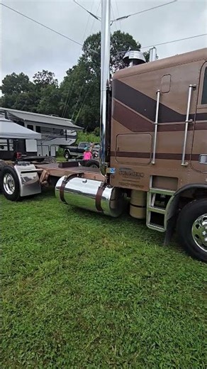 Beautiful Cabover Freightliner at The Buck!!!
