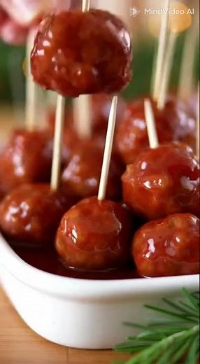 3-Ingredient Cranberry Meatballs | Easy Crockpot Appetizer (Best Party Food)