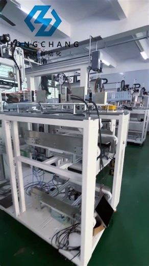 Automatic packing and arranging machine for injection molding