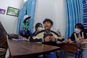 206K views · 14K reactions | Mr. Quỳnh’s English Class. (And Free Shower) | bisko | Facebook