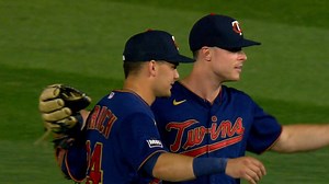 Hansel Robles earns save