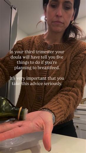 If your first baby is due in 2026 and you’re planning to breastfeed here’s what’s important to know: 1. Nipple confusion isn’t as black and white as the internet makes it out to be (pacifiers aren’t the enemy). Understand when to use them and not use them in the first two weeks. 2. Not taking a breastfeeding class because your sister breastfed can backfire because every baby is so different. (take one). 3. It’s possible to learn what a “good latch” looks like before your baby is born. Take time 