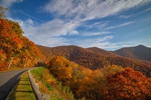 This Fall Foliage-focused Road Trip Through North Carolina Has Charming Towns, Cozy Resorts, and Beautiful Mountain Views