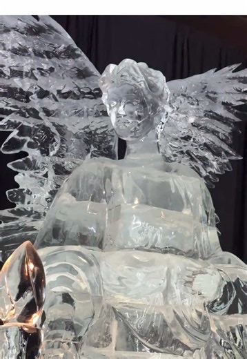 ❄️ Winter in the DMV — National Harbor edition ❄️ 🦞 Mason’s Famous Lobster Rolls (because I deserve nice things) 🎨 Arts’tination Gallery — had to tap into my creative side ❄️ ICE! & Christmas at Gaylord National…listen, I’m outside AND festive! If you’re looking for a cute, grown, walk-around-with-a-drink kinda day? This is it. The ICE! event is closed for the season but check them out next year, and you can check out the other events at the Gaylord!! #DMVThingsToDo #NationalHarbor #GrownWoman