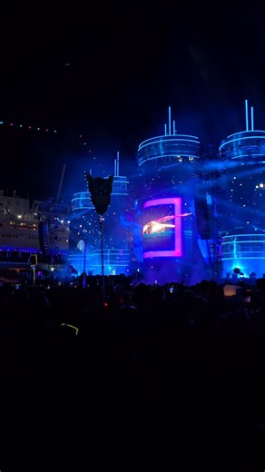 Electronic Music | Raves | Food | Community on Instagram: "🥺 I love this damn song! #DjTiesto is back! #Dreamstate ✌️#SCEE"