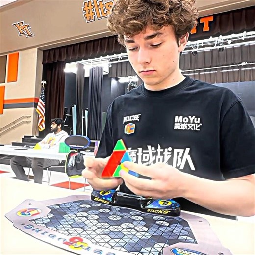 New Pyraminx World record Solved in 0.80s WR6 by Luke Garrett #rubikscube #viral #shorts