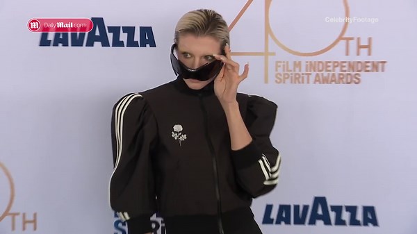 Julia Fox stuns at the 2025 Film Independent Spirit Awards