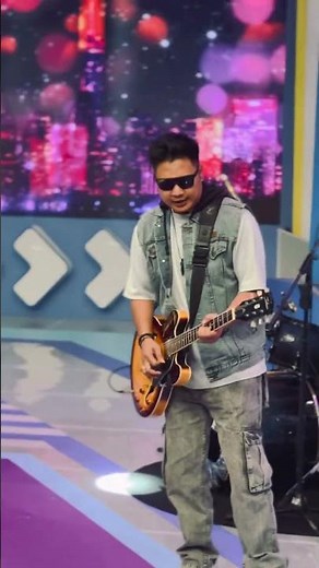Dendangnya anak rantau on stage #hijaudaun #konsermusik
