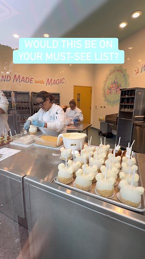 If you’ve never paused to watch the candymakers inside Disney’s Wonderful World of Sweets, put it on your list.✨ It’s a little moment of joy — watching apples get dipped, Mickey ears take shape, and treats come together right in front of you. These simple pauses are what make a Disneyland day feel magical instead of rushed. ➡️ When I plan Disneyland trips, I help families make room for moments just like this — not just lines and ride times. Would you eat one… or is it almost too pretty to bite i