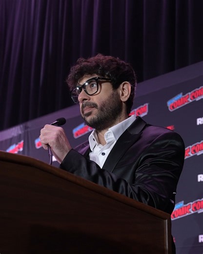 Darby Allin could not wait until his ‘I QUIT’ match at #AEWWrestleDream to get his hands on Jon Moxley and launched a surprise attack at NYCC! Wrestle Dream is LIVE on HBO Max PPV Saturday, 10/18! https://www.hbomax.com/aew?utm_source=aew&utm_medium=social&utm_campaign=aew_ppv | All Elite Wrestling