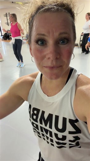 Live! Zumba Basic 1 instructor training from Cincinnati, Ohio… StudioZ Jennifer Karla Kelly Bullard Zes Kelly Bullard Congratulate this new group of Zumba instructors!!! 🤩🥰🎉 … Next training is in Columbus in March join us and sign up using a discount code: monkey ! 🙂 | Kelly Bullard Zes