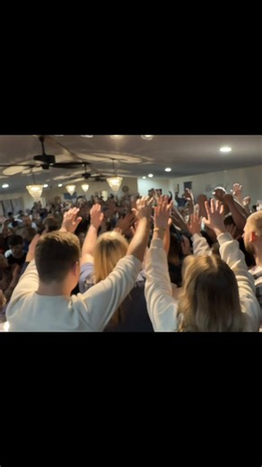 I’m so ready to see the lord saving more lives tonight! I’m ready for another pouring in revival tonight praise you Jesus for everything you been doing in this revival! We are seeing something this incredible and it’s so beautiful! Praise the lord!!!! #christiantok #Jesus #God #jesusisking