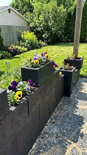 That's how you make a small space look bigger #gardening #diy #hack